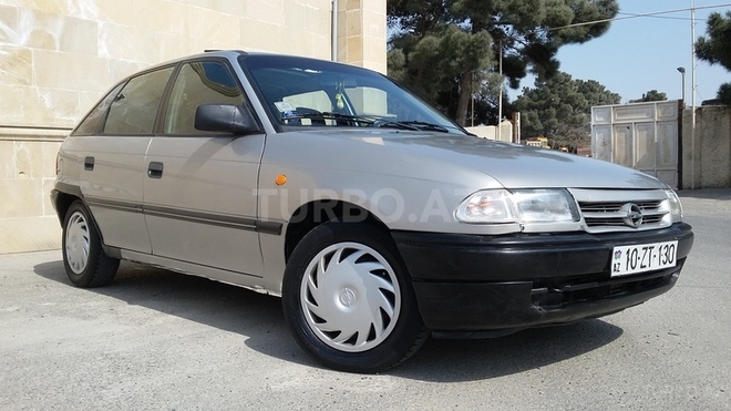 Opel Astra 1994, 215,000 km - 1.6 l - Bakı