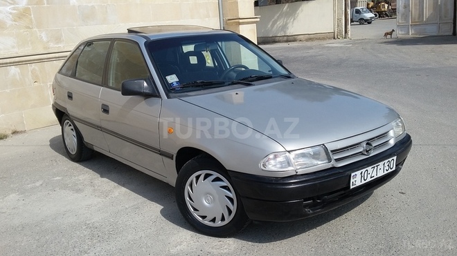 Opel Astra 1994, 215,000 km - 1.6 l - Bakı