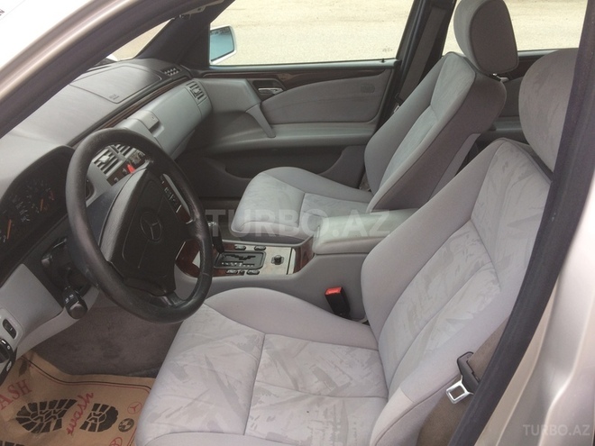 Mercedes E 230 1996, 320,000 km - 2.3 l - Sumqayıt