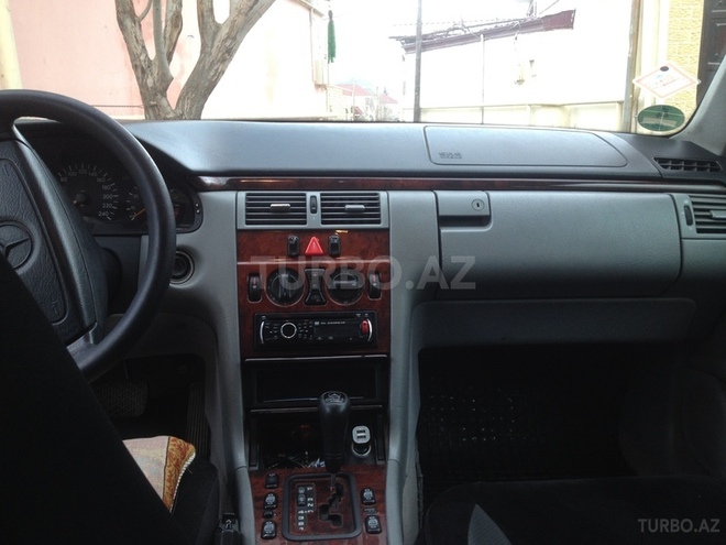 Mercedes E 200 1998, 301,213 km - 2.0 l - Bakı