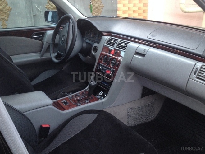 Mercedes E 200 1998, 301,213 km - 2.0 l - Bakı