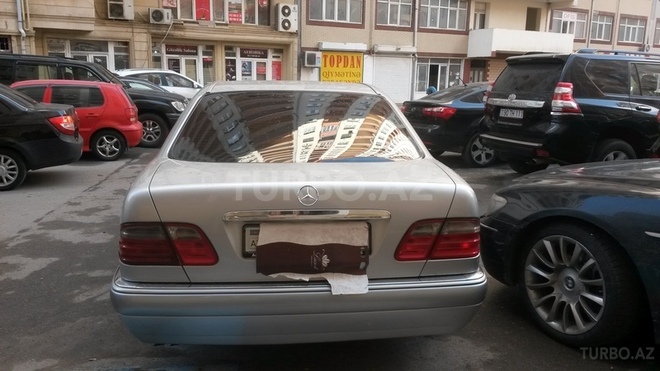 Mercedes E 240 1999, 170,000 km - 2.4 l - Bakı