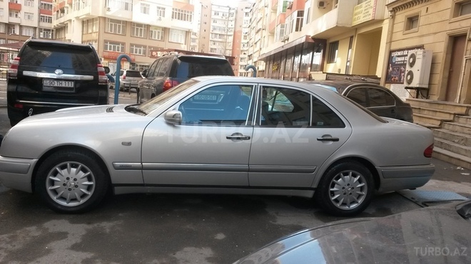 Mercedes E 240 1999, 170,000 km - 2.4 l - Bakı