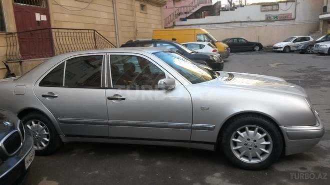 Mercedes E 240 1999, 170,000 km - 2.4 l - Bakı