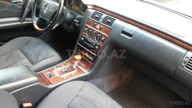 Mercedes E 240 1999, 170,000 km - 2.4 l - Bakı