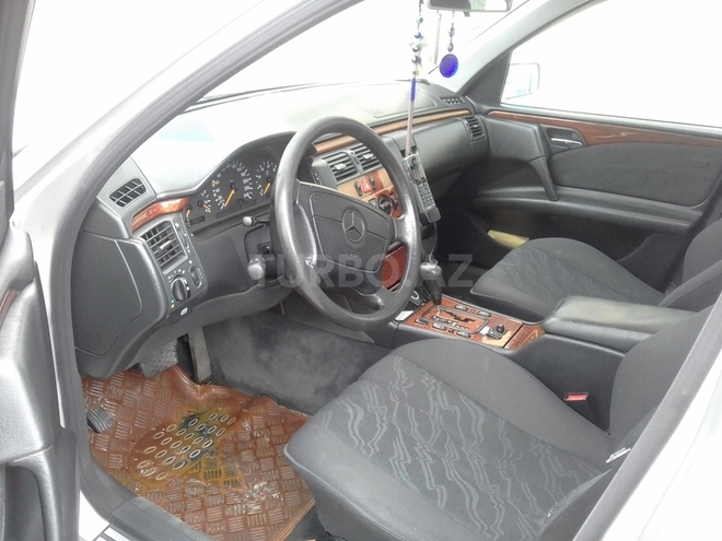 Mercedes E 200 1998, 207,000 km - 2.0 l - Bakı