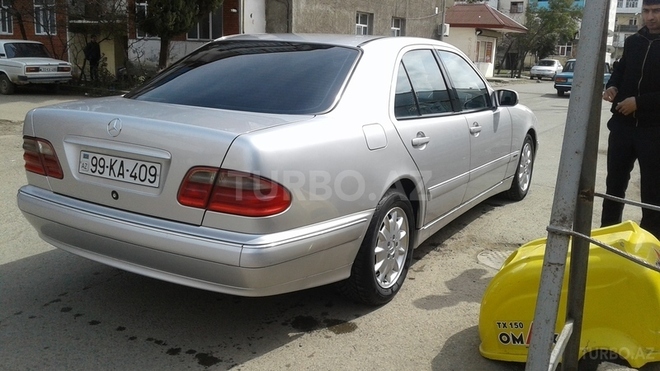 Mercedes E 220 1999, 300,000 km - 2.2 л - Lənkəran