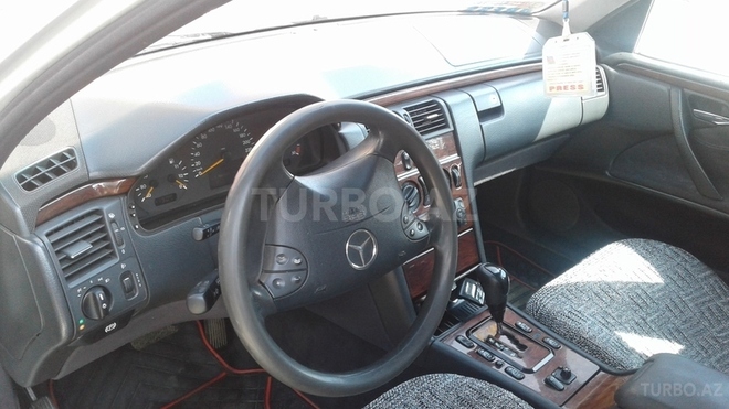 Mercedes E 220 1999, 300,000 km - 2.2 л - Lənkəran