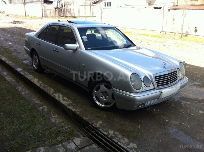 Mercedes E 230 1996, 335,000 km - 2.3 l - Bakı