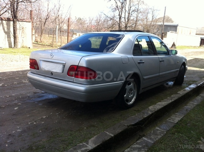 Mercedes E 230 1996, 335,000 km - 2.3 l - Bakı