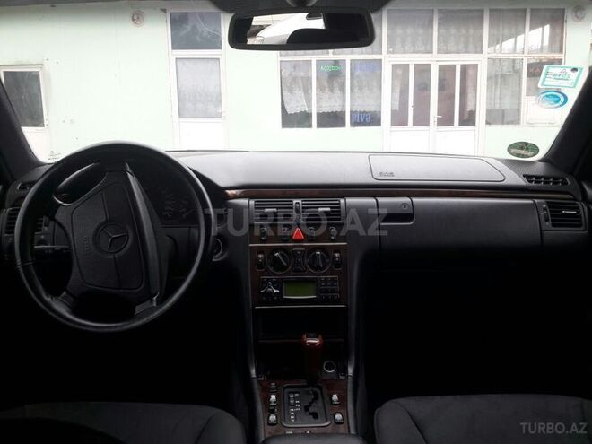 Mercedes E 200 1997, 180,000 km - 2.0 l - Sumqayıt