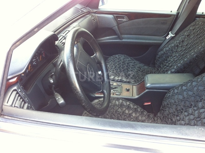 Mercedes E 230 1996, 335,000 km - 2.3 l - Bakı