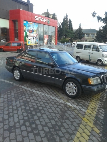 Mercedes E 220 1994, 292,000 km - 2.2 l - Bakı