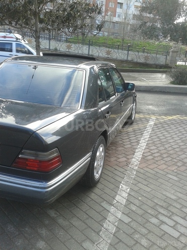Mercedes E 220 1994, 292,000 km - 2.2 l - Bakı