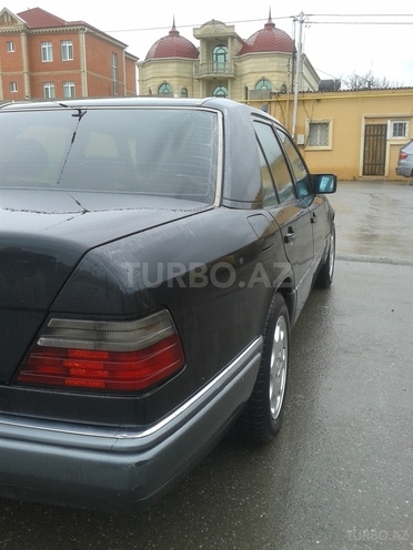 Mercedes E 220 1994, 292,000 km - 2.2 l - Bakı