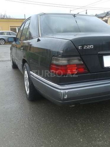 Mercedes E 220 1994, 292,000 km - 2.2 l - Bakı