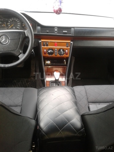 Mercedes E 220 1994, 292,000 km - 2.2 l - Bakı
