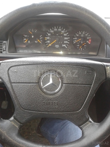 Mercedes E 220 1994, 292,000 km - 2.2 l - Bakı