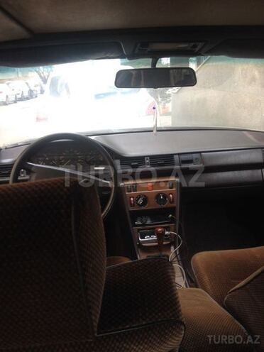 Mercedes E 230 1988, 377,000 km - 2.3 l - Bakı