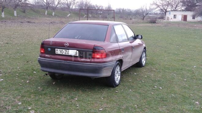 Opel Astra 1994, 24,000 km - 1.6 l - Qusar