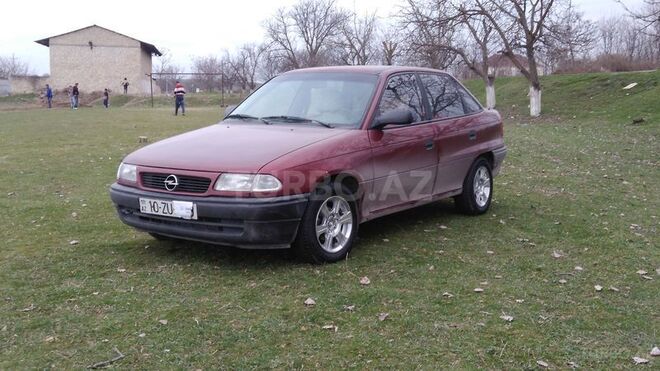 Opel Astra 1994, 24,000 km - 1.6 l - Qusar