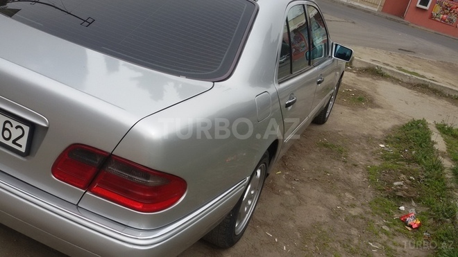 Mercedes E 240 1998, 250,000 km - 0.3 l - Bakı