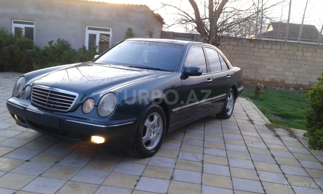 Mercedes E 270 2001, 190,000 km - 2.7 l - Bərdə