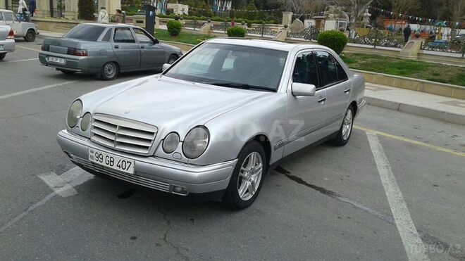 Mercedes E 220 1998, 235,000 km - 2.2 l - Bakı