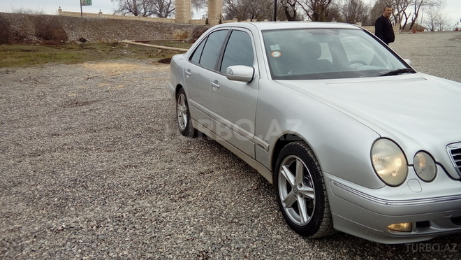 Mercedes E 240 2001, 154,987 km - 2.6 l - Bakı