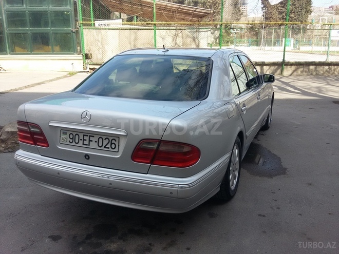 Mercedes E 320 2001, 285,689 km - 3.2 l - Bakı