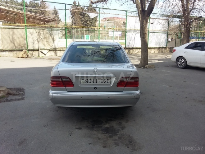 Mercedes E 320 2001, 285,689 km - 3.2 l - Bakı