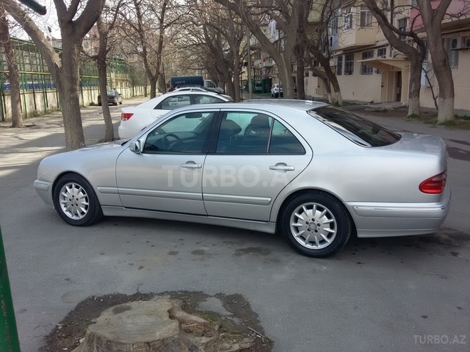 Mercedes E 320 2001, 285,689 km - 3.2 l - Bakı