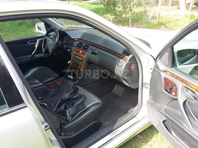 Mercedes E 320 2001, 285,689 km - 3.2 l - Bakı