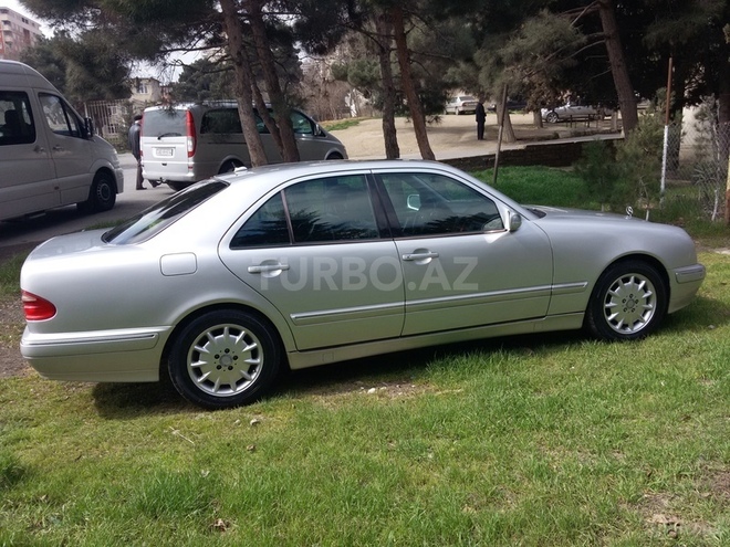 Mercedes E 320 2001, 285,689 km - 3.2 l - Bakı