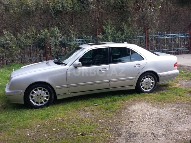 Mercedes E 320 2001, 285,689 km - 3.2 l - Bakı