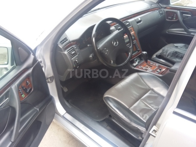 Mercedes E 320 2001, 285,689 km - 3.2 l - Bakı