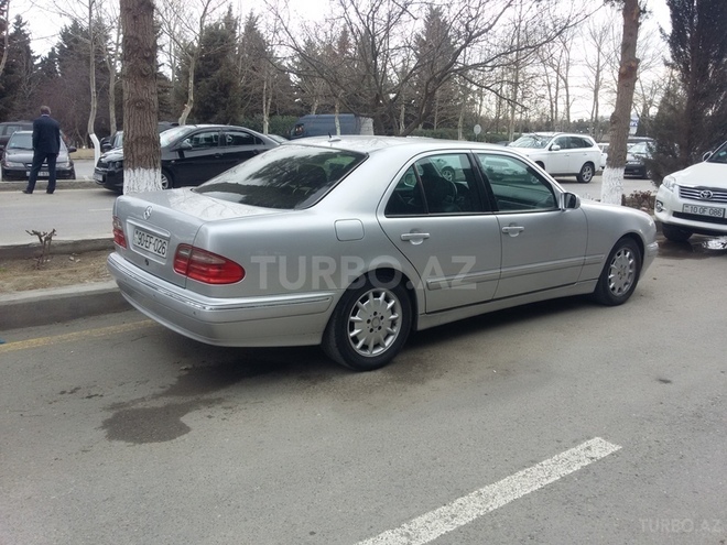 Mercedes E 320 2001, 285,689 km - 3.2 l - Bakı