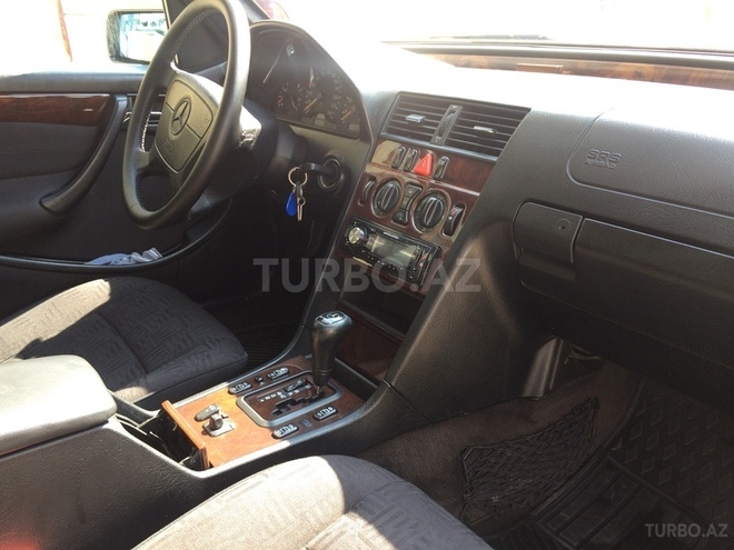 Mercedes C 180 1998, 240,000 km - 1.8 л - Bakı