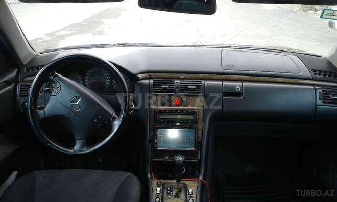 Mercedes E 270 1999, 439,248 km - 2.7 l - Bakı