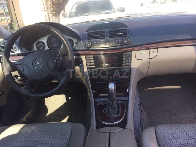 Mercedes E 240 2005, 165,600 km - 2.6 l - Sumqayıt