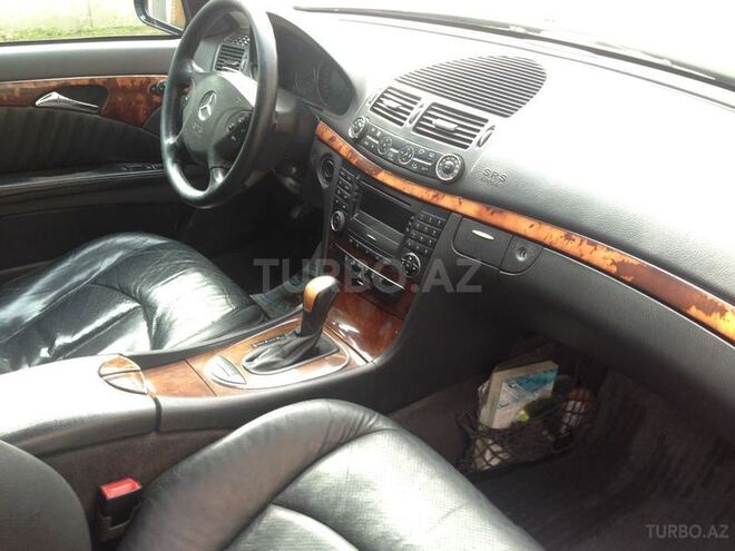 Mercedes E 220 2004, 232,000 km - 2.2 l - Bakı