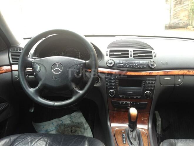Mercedes E 220 2004, 232,000 km - 2.2 l - Bakı