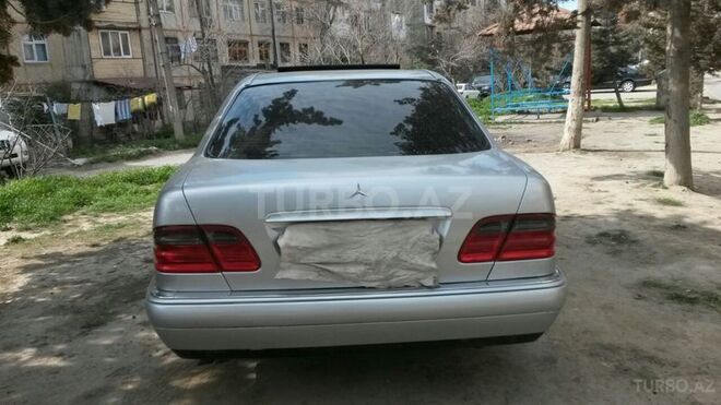 Mercedes E 240 1998, 260,000 km - 2.4 l - Bakı