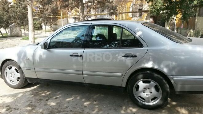 Mercedes E 240 1998, 260,000 km - 2.4 l - Bakı