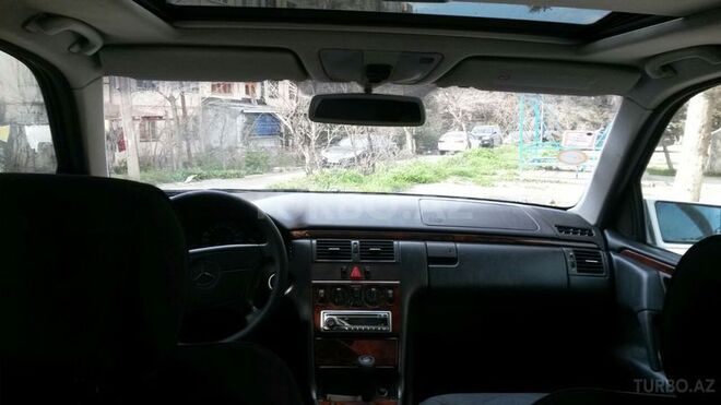 Mercedes E 240 1998, 260,000 km - 2.4 l - Bakı