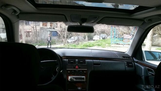 Mercedes E 240 1998, 260,000 km - 2.4 l - Bakı