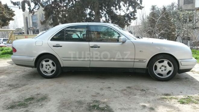 Mercedes E 240 1998, 260,000 km - 2.4 l - Bakı