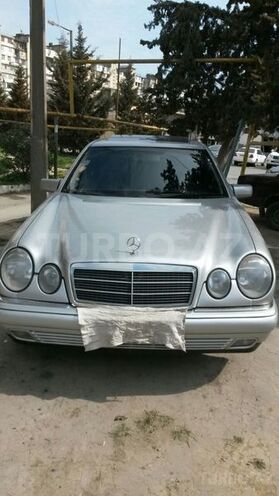 Mercedes E 240 1998, 260,000 km - 2.4 l - Bakı