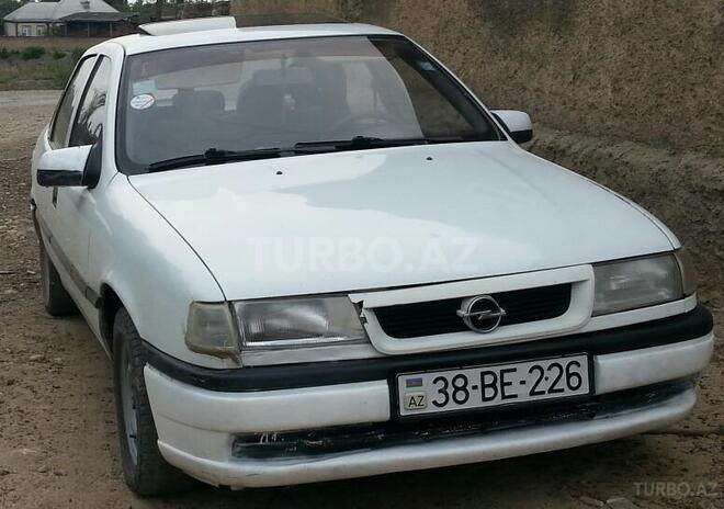 Opel Vectra 1993, 300,000 km - 1.8 l - Qusar