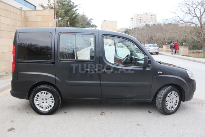 Fiat Doblo 2006, 243,760 km - 1.3 l - Bakı